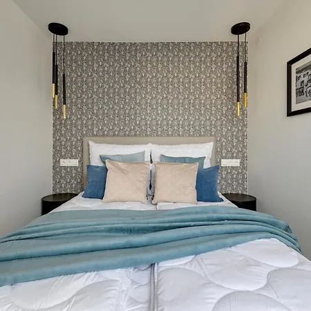 Petit Repit By Grand